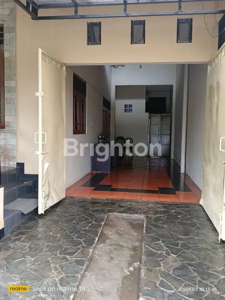 image RUMAH LUAS 2 LANTAI DENGAN TAMAN DAN GAZEBO DI WIROBRAJAN JOGJA (3)