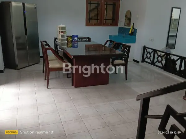 image RUMAH LUAS 2 LANTAI DENGAN TAMAN DAN GAZEBO DI WIROBRAJAN JOGJA (6)