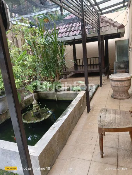 image RUMAH LUAS 2 LANTAI DENGAN TAMAN DAN GAZEBO DI WIROBRAJAN JOGJA (8)