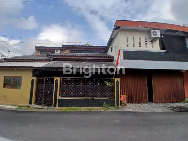 image RUMAH DENGAN TEMPAT USAHA DEKAT PASAR STAN MAGUWOHARJO JOGJA (1)