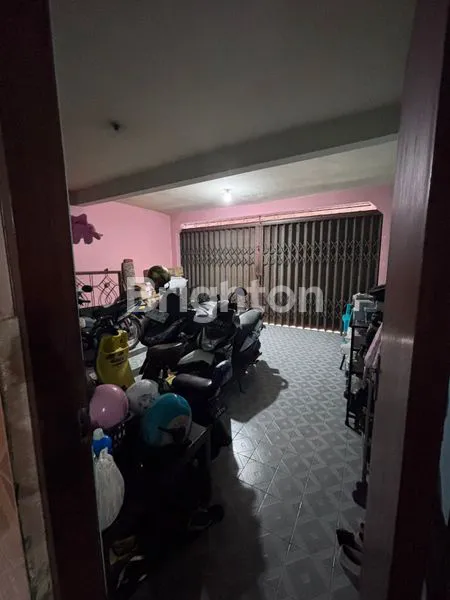 image RUMAH DENGAN TEMPAT USAHA DEKAT PASAR STAN MAGUWOHARJO JOGJA (8)