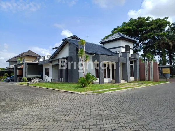 image RUMAH MEWAH HOEK 2 KAVLING DI PERUM TIRTAMAYA RESIDENCE GENTAN SOLO (1)