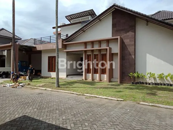 image RUMAH MEWAH HOEK 2 KAVLING DI PERUM TIRTAMAYA RESIDENCE GENTAN SOLO (2)