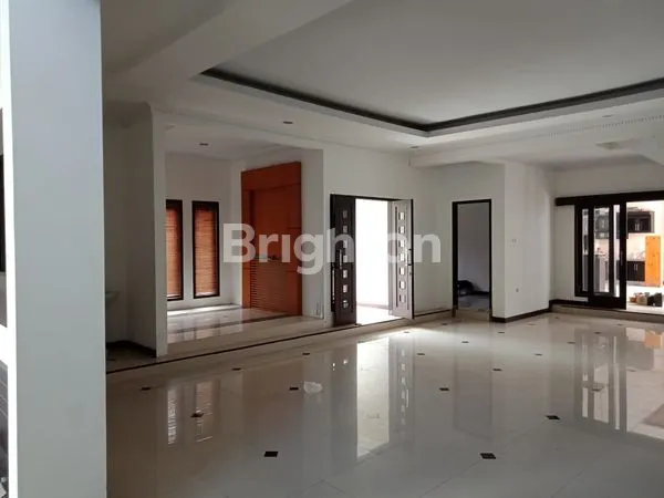 image RUMAH MEWAH HOEK 2 KAVLING DI PERUM TIRTAMAYA RESIDENCE GENTAN SOLO (5)
