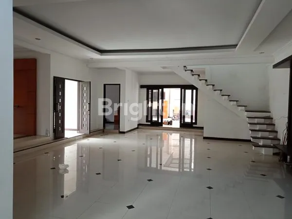 image RUMAH MEWAH HOEK 2 KAVLING DI PERUM TIRTAMAYA RESIDENCE GENTAN SOLO (4)