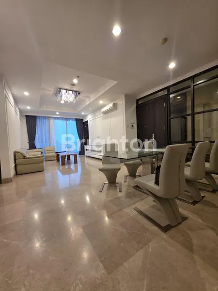 APARTEMEN LUX 3BR DI SENOPATI, PRIVATE LIFT & FURNISHED
