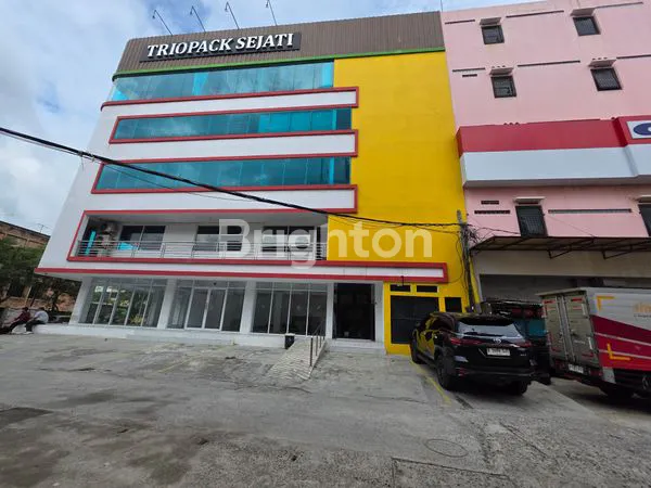 image GEDUNG HOOK STRATEGIS, SEWA FLEKSIBEL, LOKASI PREMIUM (3)
