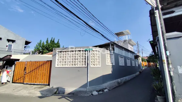 image RUMAH HOOK BARU RENOVASI FULLY FURNISHED KALISARI PASAR REBO JAKARTA TIMUR  (2)