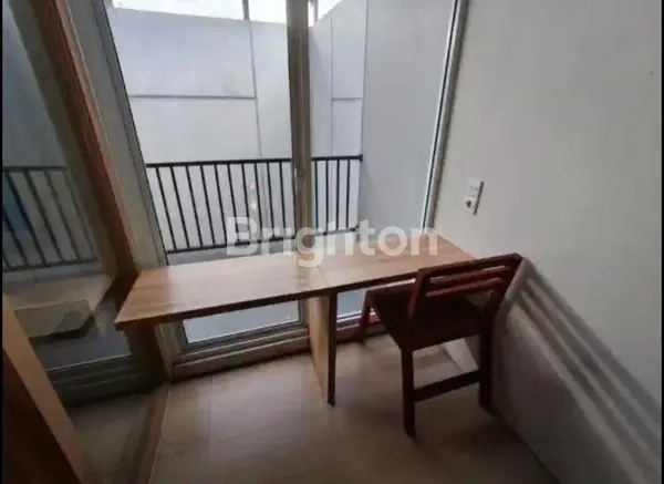 image RUMAH MODERN BERGAYA RESORT FULL FURNISHED SIAP HUNI - DI GREENWICH PARK BSD CITY (7)