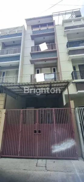 image RUMAH STRATEGIS DI JELAMBAR 4 LANTAI (1)