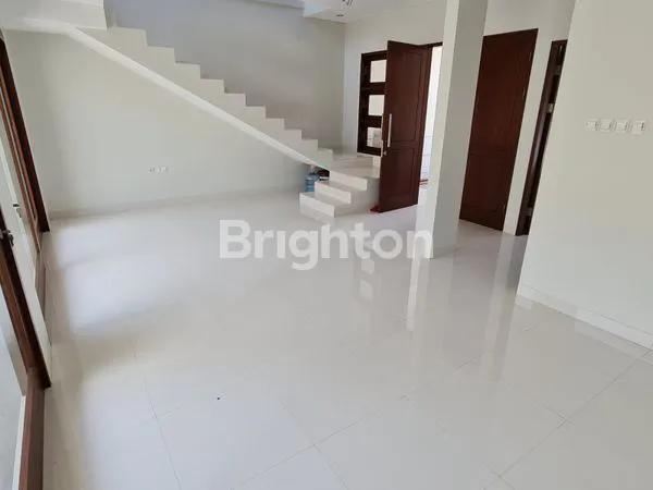 image RUMAH 2 LANTAI 3KT DI SUWUNG DEKAT BALI GALERIA (4)