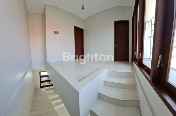 image RUMAH 2 LANTAI 3KT DI SUWUNG DEKAT BALI GALERIA (7)