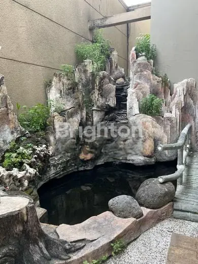 image RUMAH MEWAH SIAP HUNI 2,5 LANTAI GRAHA FAMILI, SURABAYA BARAT. DEKAT PAKUWON MALL, NATIONAL HOSPITAL, RAYA MAYJEND JONOSEWOJO, HOKKY SUPERMARKET, PLAZA GRAHA FAMILI, CITRALAND, DIAN ISTANA, BUKIT DARMO GOLF, DLL. (7)