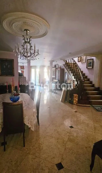 image RUMAH BESAR 3 LANTAI – TANJUNG BARAT INDAH, JAKARTA SELATAN (5)