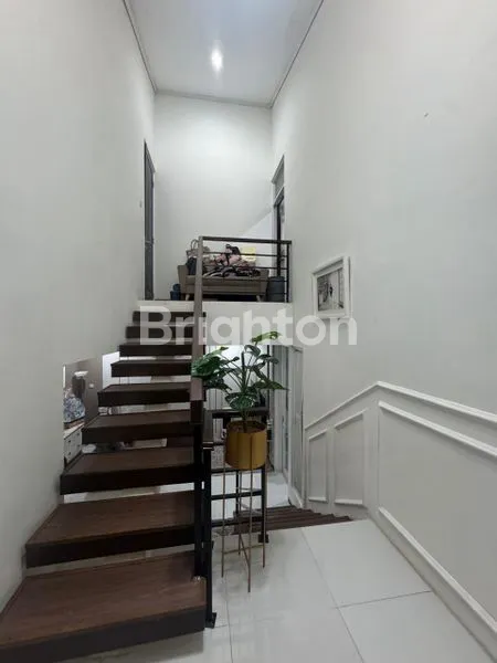 image DI JUAL RUMAH TIGA LANTAI DI DALAM CLUSTER SETOE VILLAGE CIPAYUNG JAKARTA TIMUR  (2)