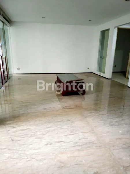 image RUMAH MEWAH 2 LANTAI + BASEMENT DI KEMANG TIMUR (6)