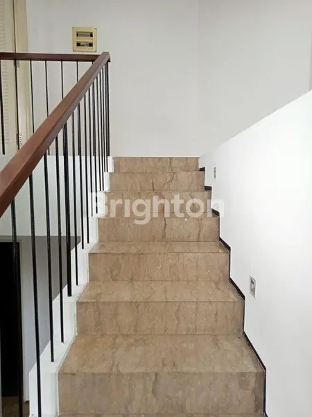 image RUMAH MEWAH 2 LANTAI + BASEMENT DI KEMANG TIMUR (4)