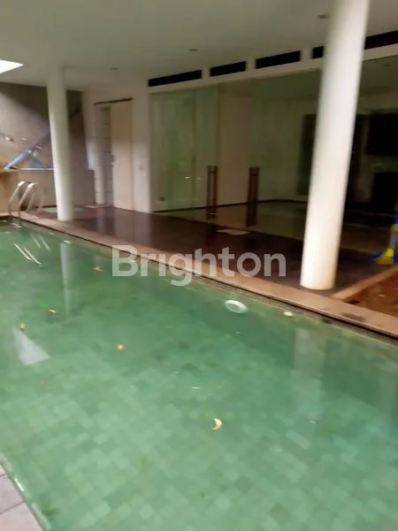 image RUMAH MEWAH 2 LANTAI + BASEMENT DI KEMANG TIMUR (7)