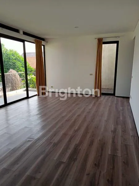 image RUMAH MEWAH 2 LANTAI + BASEMENT DI KEMANG TIMUR (5)