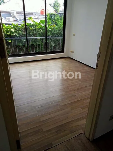 image RUMAH MEWAH 2 LANTAI + BASEMENT DI KEMANG TIMUR (2)