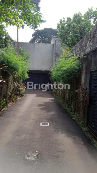 image RUMAH MEWAH 2 LANTAI + BASEMENT DI KEMANG TIMUR (1)