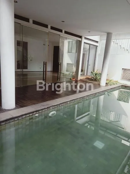 image RUMAH MEWAH 2 LANTAI + BASEMENT DI KEMANG TIMUR (8)