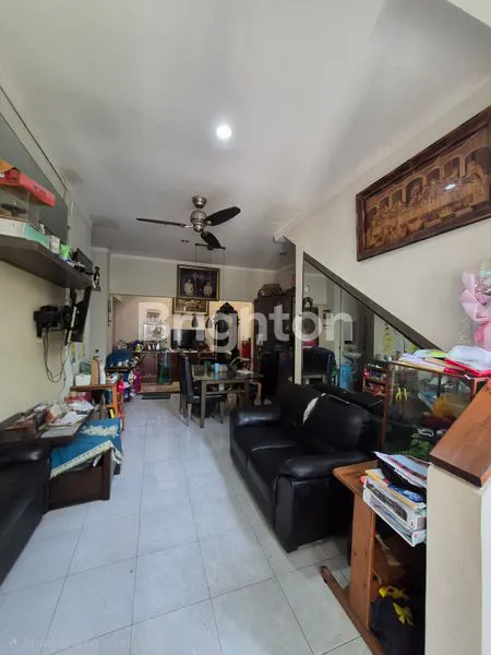 image RUMAH 2,5 LANTAI DI EMERALD TERRACE BINTARO  (3)