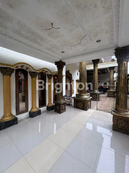 image RUMAH MEWAH EKSKLUSIF DESAIN MODERN DAN NYAMAN (4)