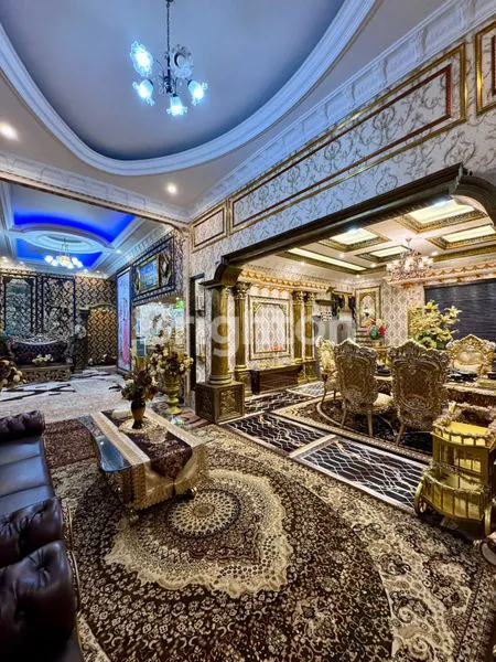 image RUMAH MEWAH EKSKLUSIF DESAIN MODERN DAN NYAMAN (1)