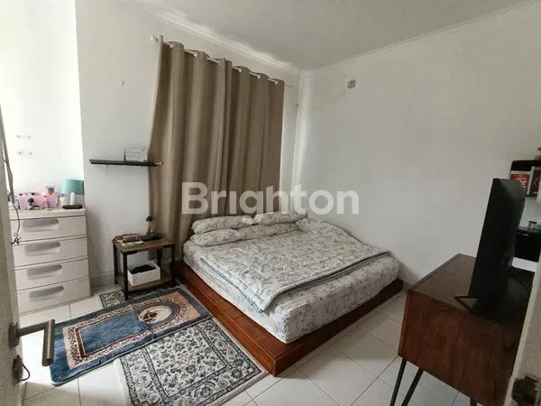 image RUMAH 2,5 LANTAI DI DALAM CLUSTER YANG NYAMAN DAN ASRI KOTA WISATA CIBUBUR , GUNUNG PUTRI, BOGOR,JAWA BARAT  (7)