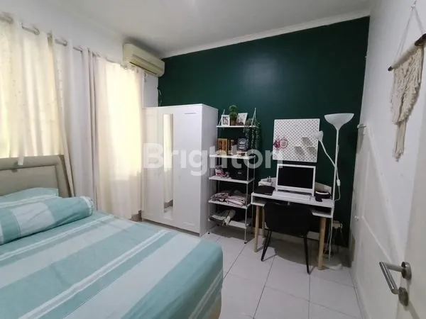 image RUMAH 2,5 LANTAI DI DALAM CLUSTER YANG NYAMAN DAN ASRI KOTA WISATA CIBUBUR , GUNUNG PUTRI, BOGOR,JAWA BARAT  (5)