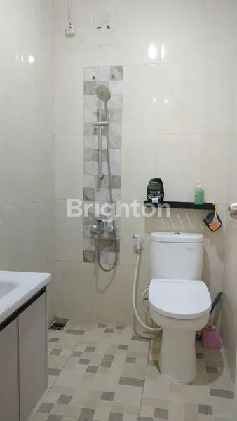 image RUMAH 2,5 LANTAI DI DALAM CLUSTER YANG NYAMAN DAN ASRI KOTA WISATA CIBUBUR , GUNUNG PUTRI, BOGOR,JAWA BARAT  (8)