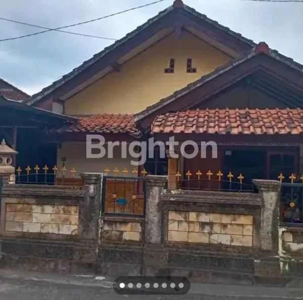 image DIJUAL RUMAH LOKASI SANGAT STRATEGIS, JAUH DARI KEBISINGAN  (5)