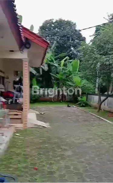 image RUMAH DENGAN HALAMAN LUAS (3)