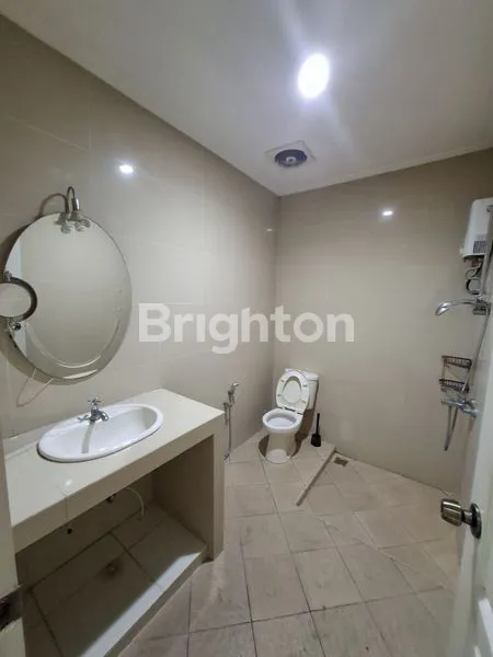 image RUMAH GREENVILLE LEBAR 11 M LUAS 220M2 SIAP HUNI SHM DURI KEPA KEBON JERUK JAKARTA BARAT GREEN VILLE (7)