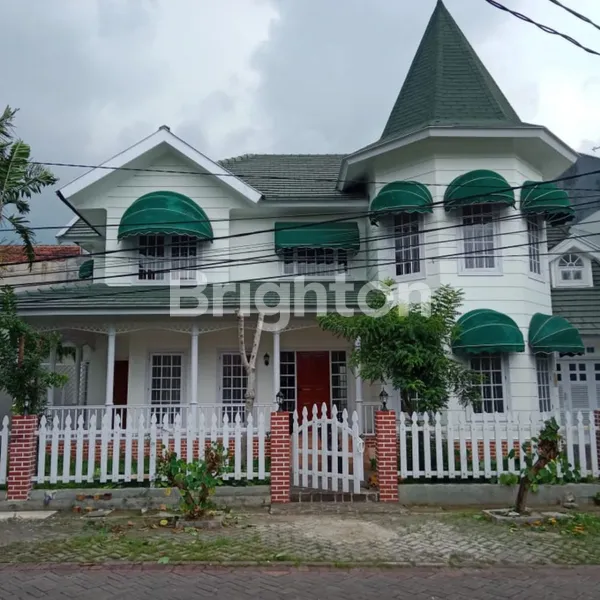 image HUNIAN NYAMAN & TERAWAT LOKASI TENANG, TENGAH KOTA, RUMAH MODEL VICTORIA DI SIDOSERMO PDK SURABAYA (1)