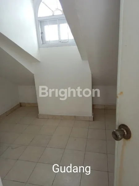 image HUNIAN NYAMAN & TERAWAT LOKASI TENANG, TENGAH KOTA, RUMAH MODEL VICTORIA DI SIDOSERMO PDK SURABAYA (7)