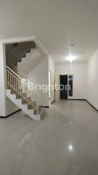 image RUMAH 2 LANTAI STRATEGIS DEKAT UNAIR (3)