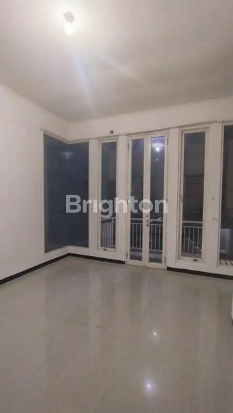 image RUMAH 2 LANTAI STRATEGIS DEKAT UNAIR (4)