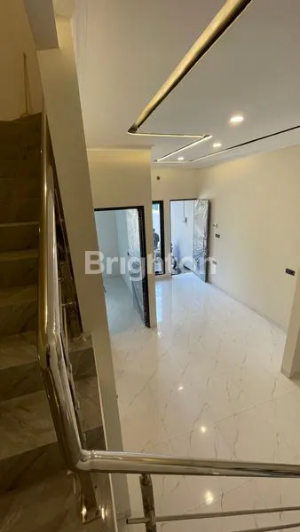image DIJUAL RUMAH 2LANTAI DI DAERAH PETRA MANYAR (3)