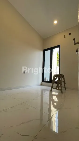 image DIJUAL RUMAH 2LANTAI DI DAERAH PETRA MANYAR (5)