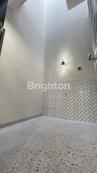 image DIJUAL RUMAH 2LANTAI DI DAERAH PETRA MANYAR (2)