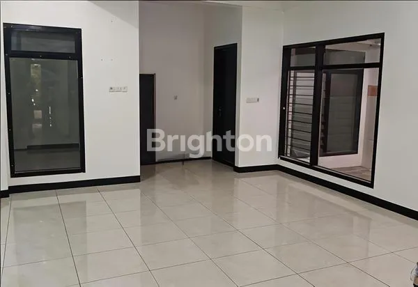 image RUMAH SIAP HUNI NGINDEN INTAN TIMUR LOKASI STRATEGIS DEKAT UNTAG RS PREMIER DAN TENGAH KOTA SURABAYA (2)