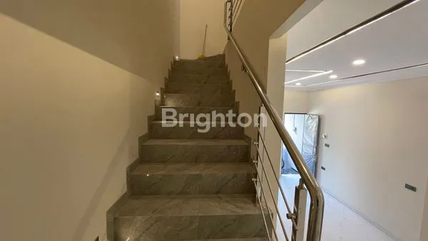 image DIJUAL RUMAH HOOK 2LANTAI DI DEKAT UNIVERSITAS UNTAG (3)