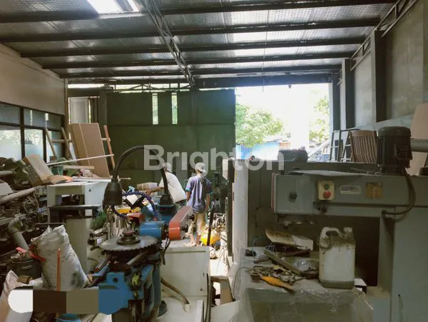 image RUMAH STRATEGIS ADA CAFE & BENGKEL KAYU DIJUAL SEKALIGUS DI JL LINGKAR TJ MAS SEMARANG (7)