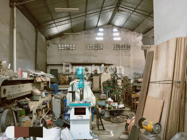 image RUMAH STRATEGIS ADA CAFE & BENGKEL KAYU DIJUAL SEKALIGUS DI JL LINGKAR TJ MAS SEMARANG (6)