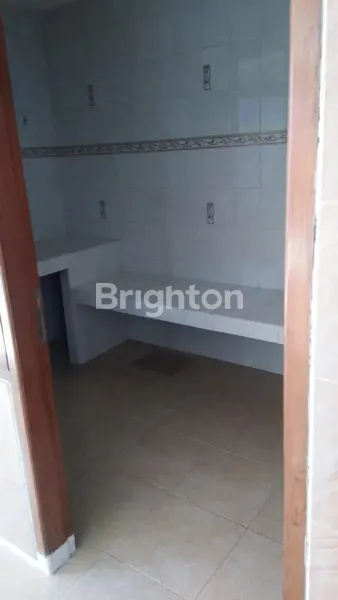 image HANYA 5 MENIT KE GALAXY MALL RUMAH STRATEGIS SURABAYA TIMUR DI MANYAR, ROW JALAN LEBAR (2)