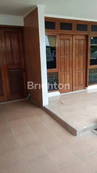 image HANYA 5 MENIT KE GALAXY MALL RUMAH STRATEGIS SURABAYA TIMUR DI MANYAR, ROW JALAN LEBAR (4)