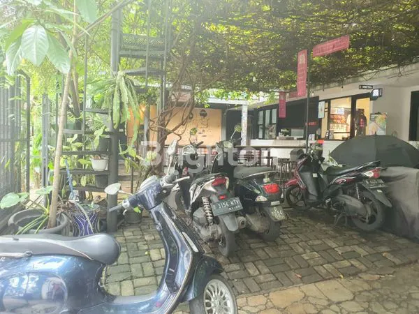 image RUMAH STRATEGIS 1,5 LANTAI SANGAT IDEAL UNTUK RUMAH TINGGAL, ATAU TEMPAT USAHA DI TEBET JAKARTA SELATAN (3)