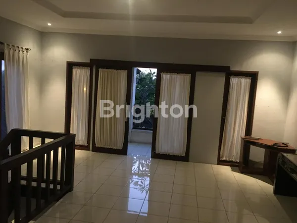 image 2-STORY VILLA FOR RENT – PRIME LOCATION IN SANUR (5)